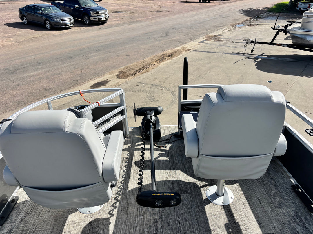 2024 Ranger Reata 220F
