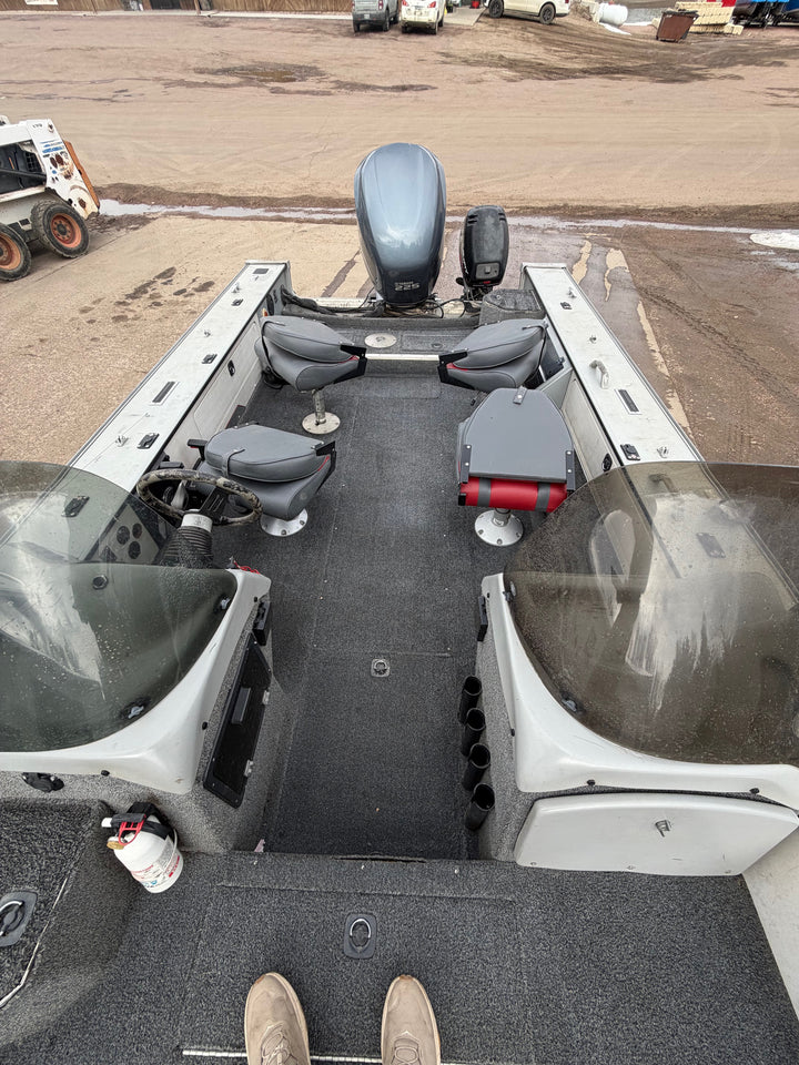1998 Lund 2025 ProV Magnum SE — photo 10