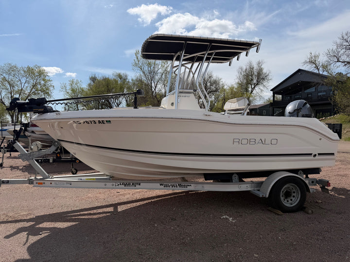 2018 Robalo R180
