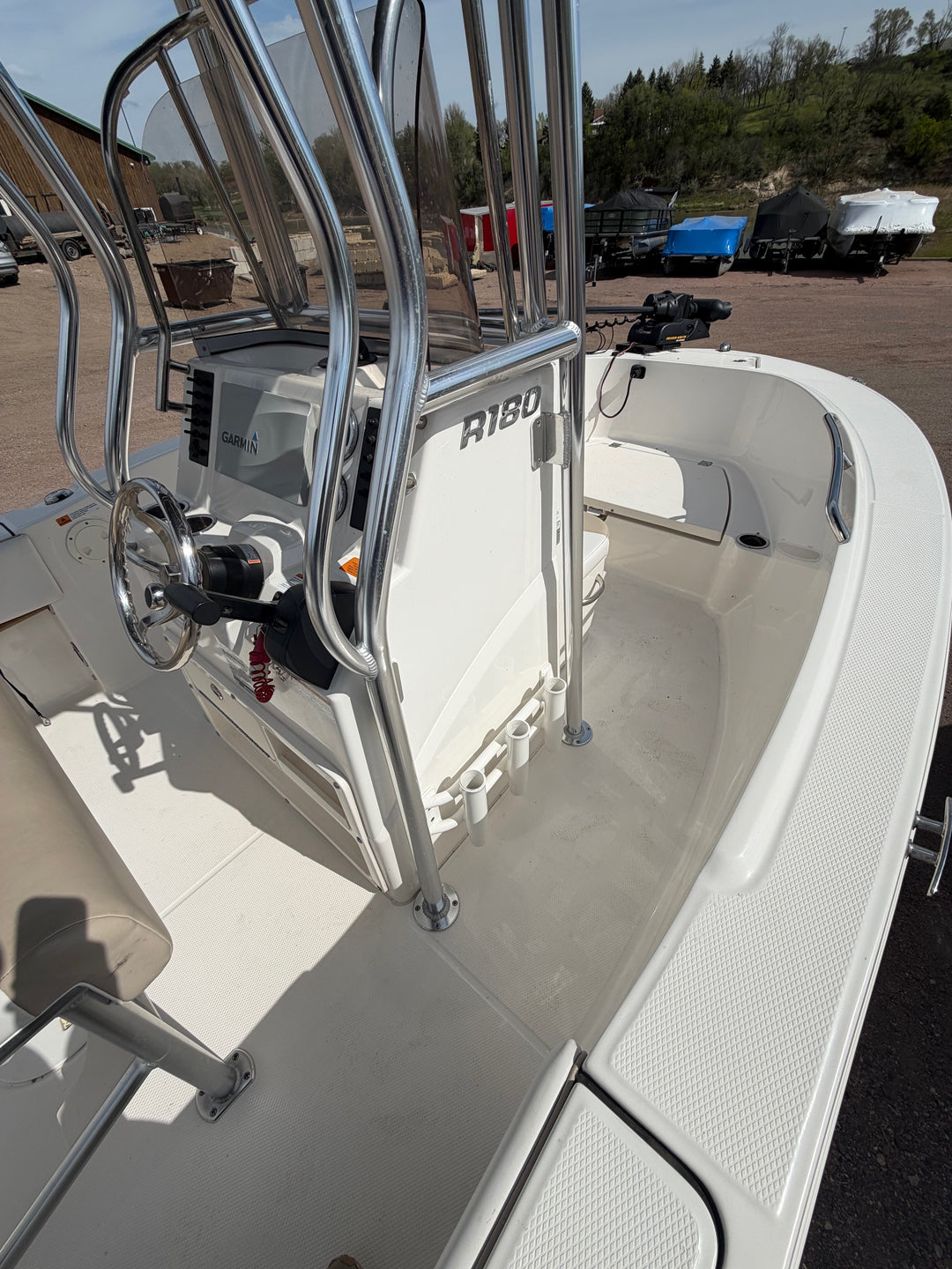 2018 Robalo R180 — photo 16