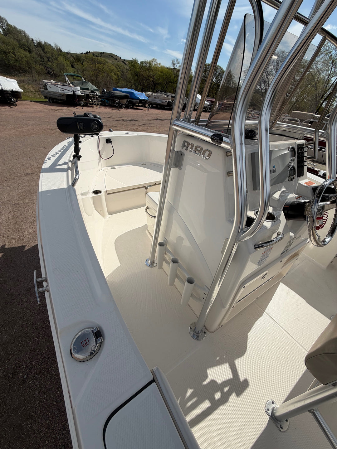 2018 Robalo R180 — photo 18