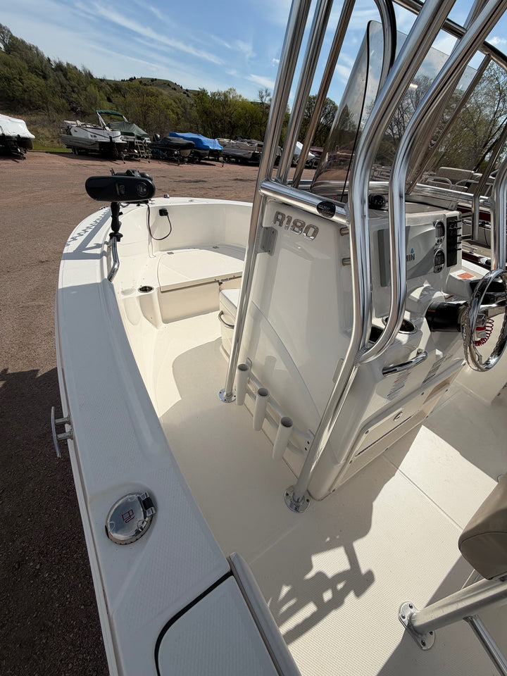 2018 Robalo R180 — photo 18