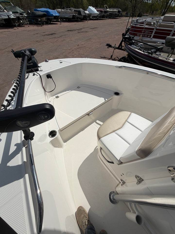 2018 Robalo R180 — photo 17