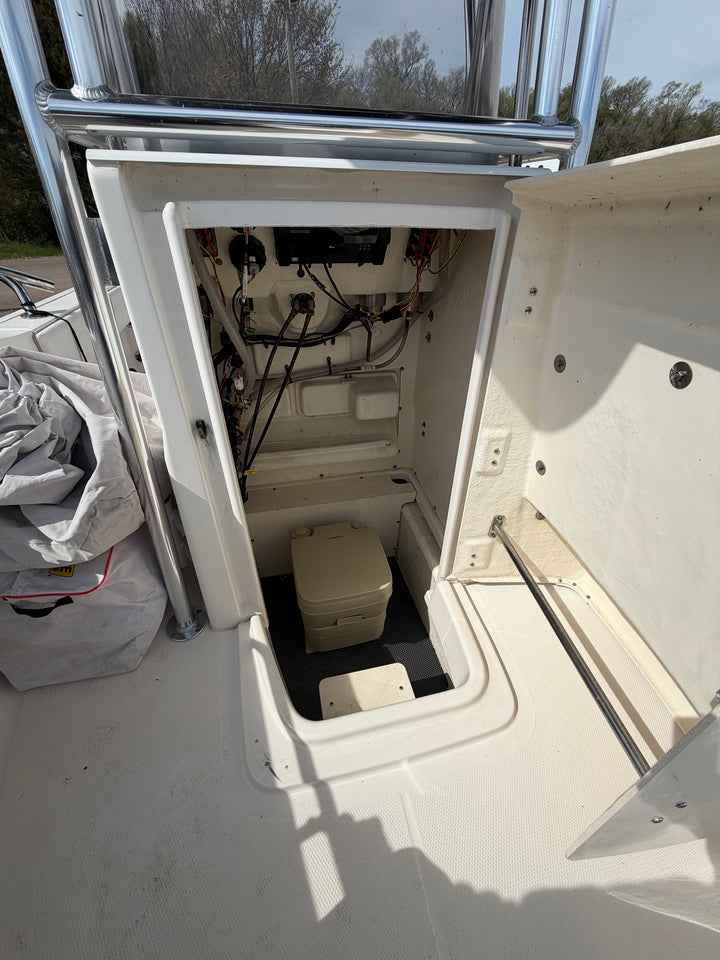 2018 Robalo R180 — photo 9