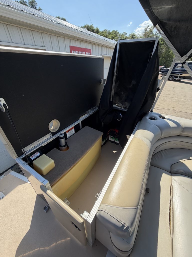 2011 Bennington 2275RL — photo 4
