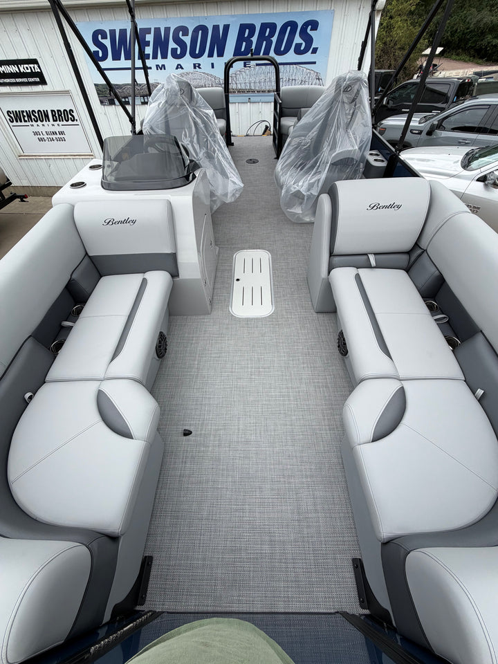 2027 Bentley 223 Legacy Navigator