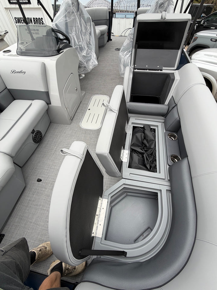 2027 Bentley 223 Legacy Navigator