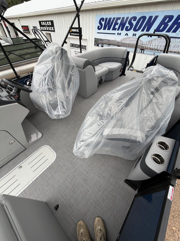2027 Bentley 223 Legacy Navigator