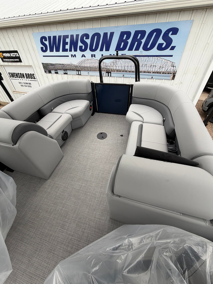 2027 Bentley 223 Legacy Navigator