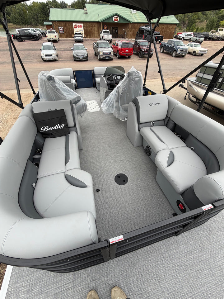 2027 Bentley 223 Legacy Navigator